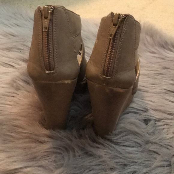 Tan Strappy Wedges - Picture 3 of 3